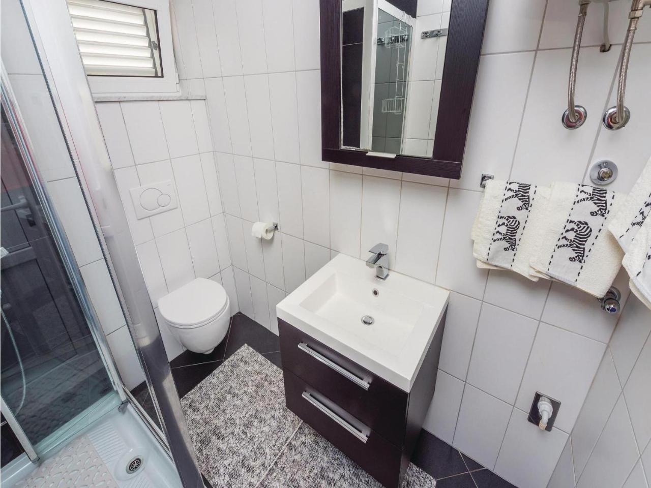 Apartment 1 Bedroom Stunning In *