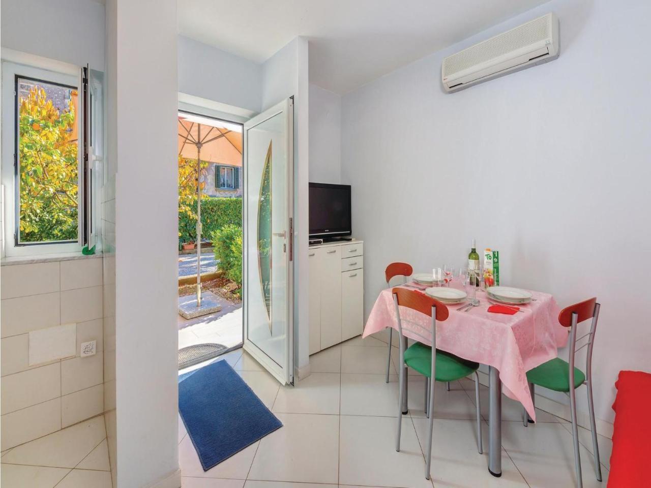 Apartment 1 Bedroom Stunning In