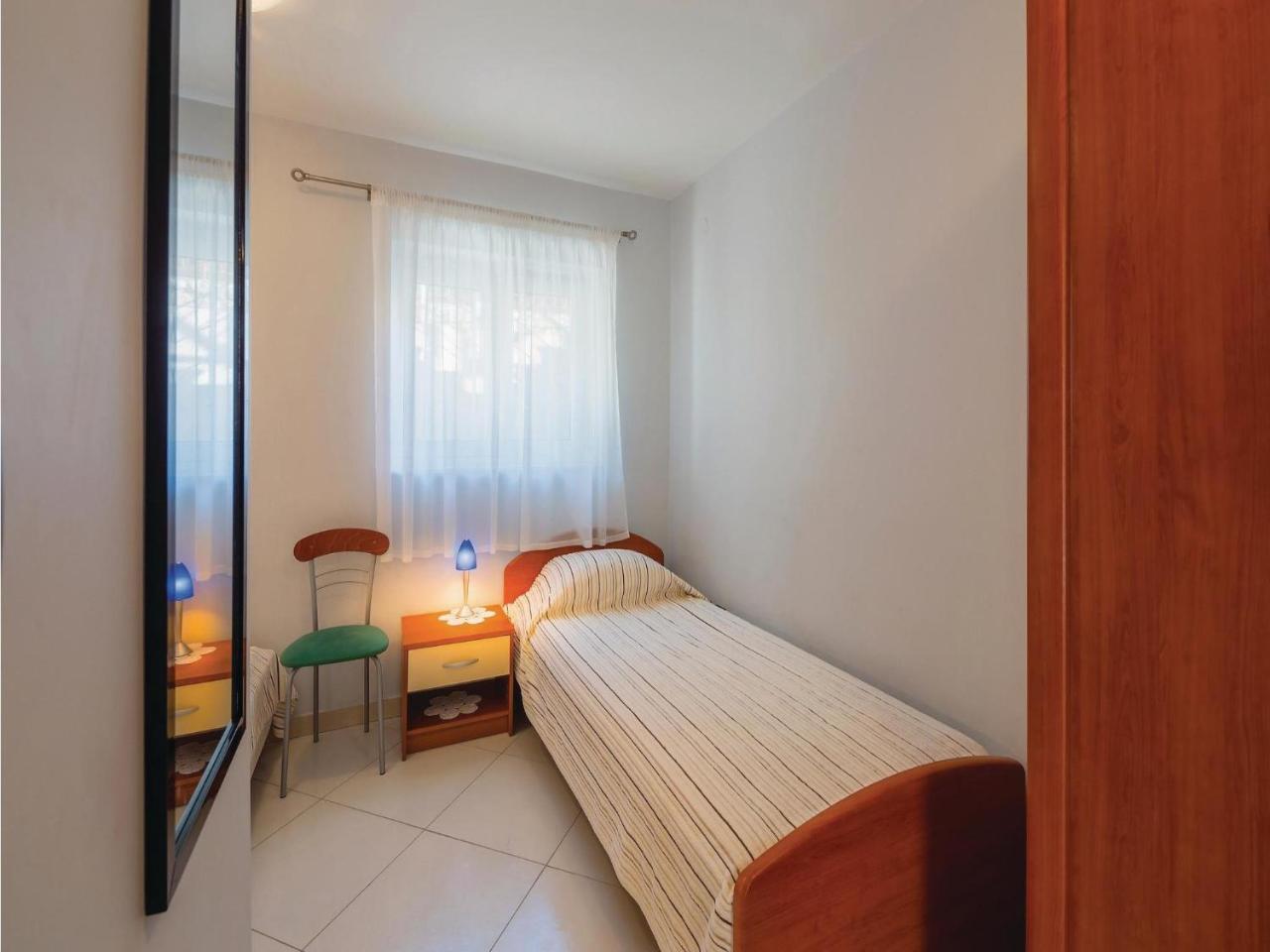1 Bedroom Stunning In Apartment