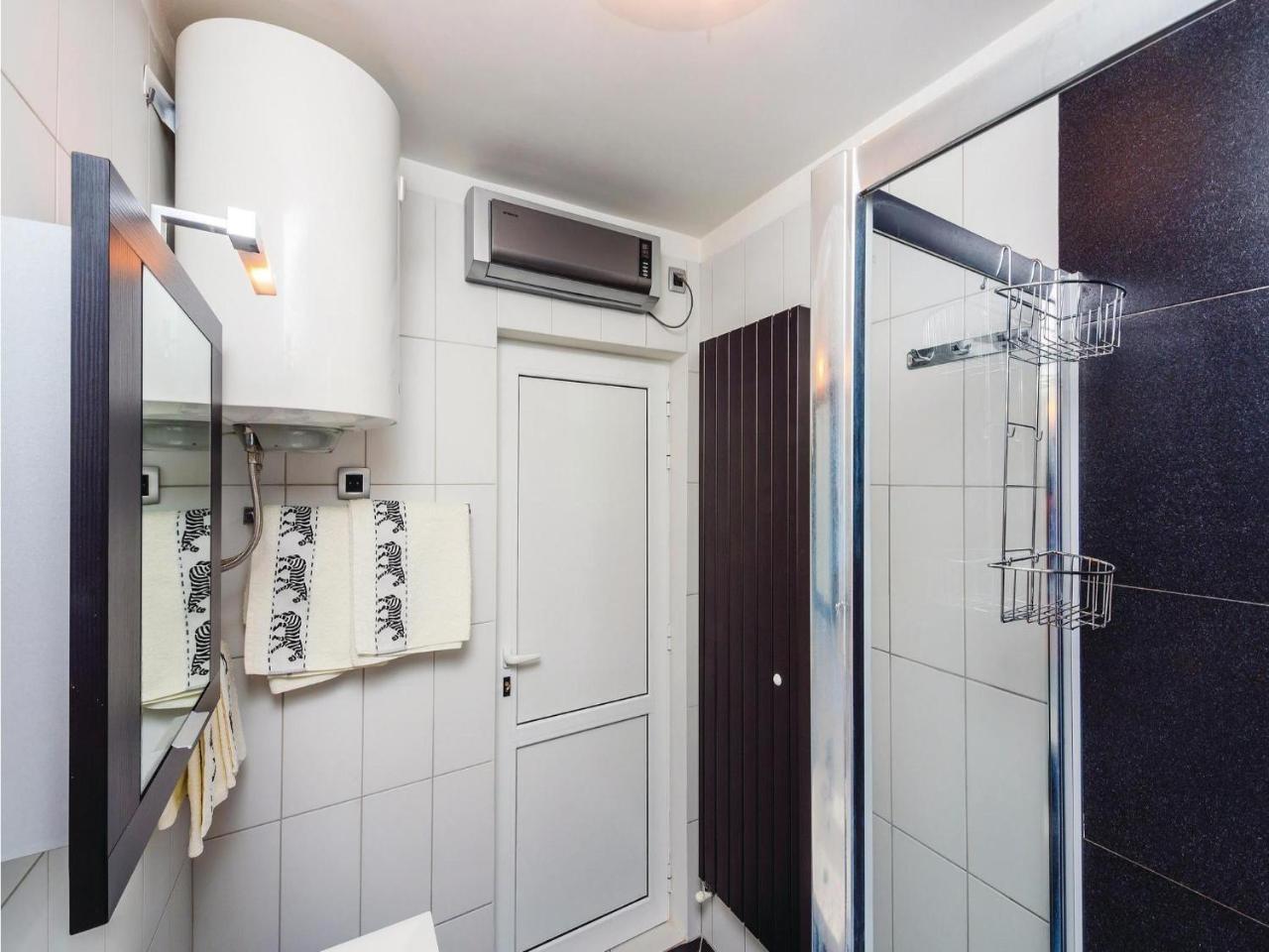 Apartment 1 Bedroom Stunning In *