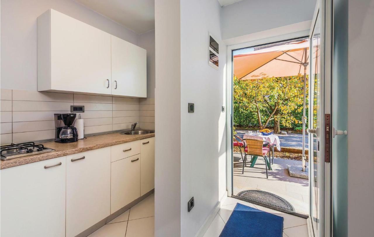 1 Bedroom Stunning In Apartment